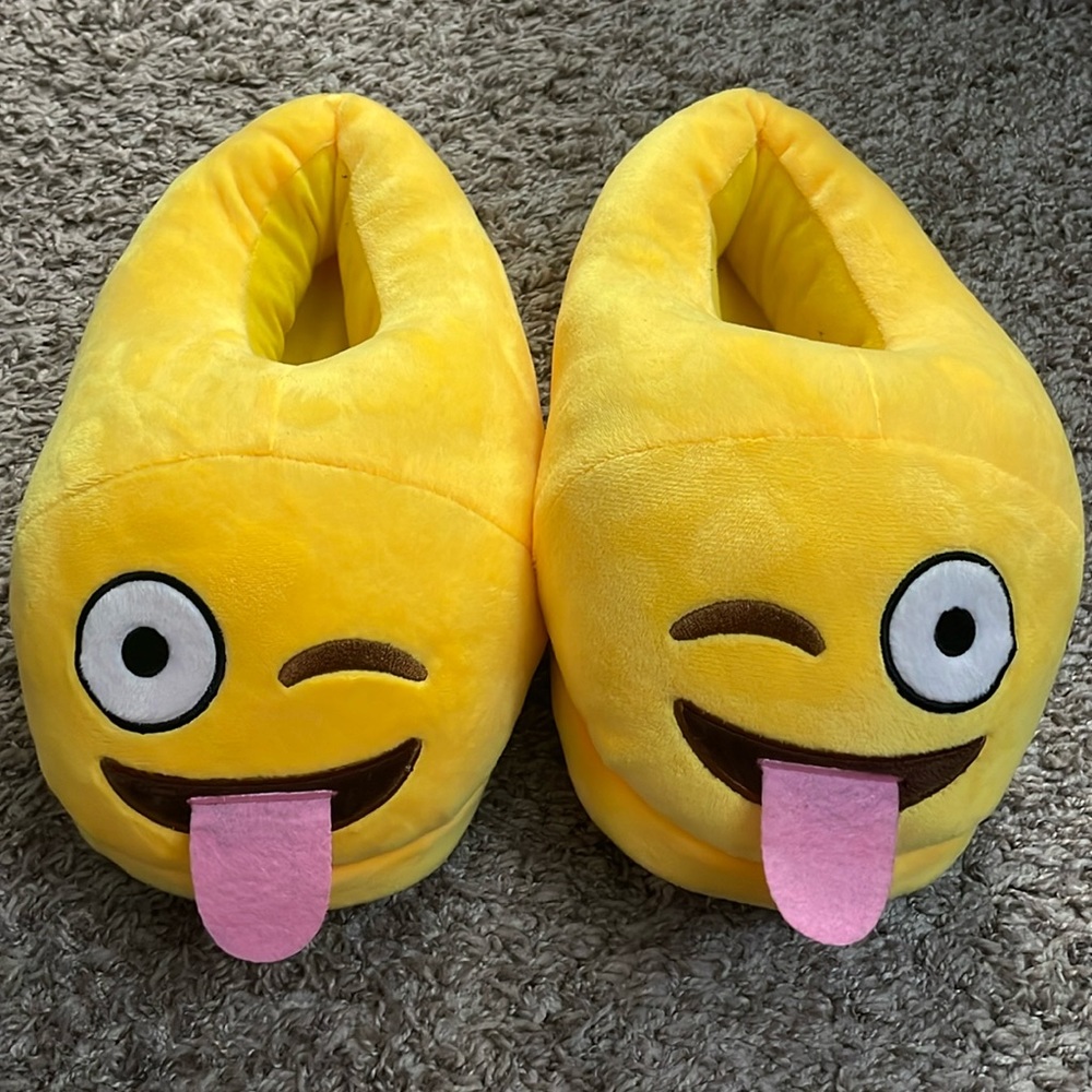 Emoji slippers, great condition. Size 3